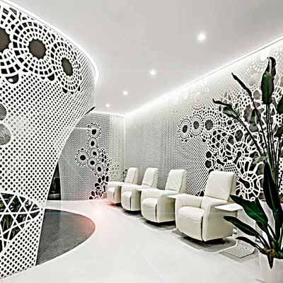 Detalhe de sala de espera em metal